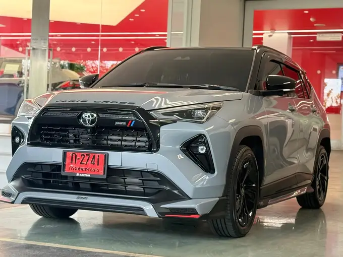 Yaris Cross สีเทา ชุดแต่งรอบคัน
