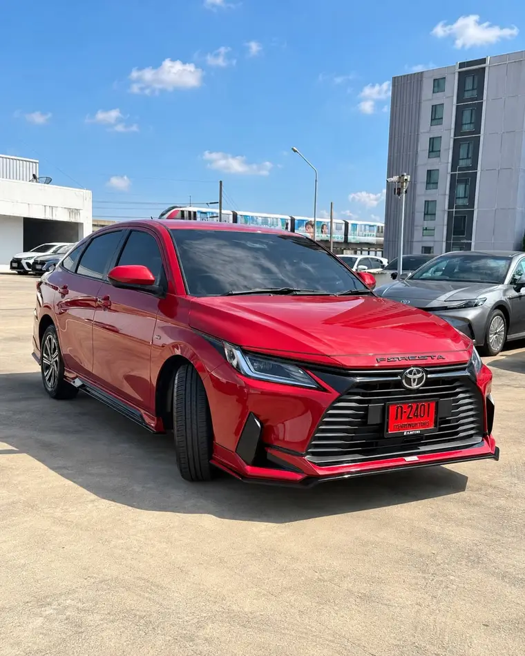 Yaris ATIV สีแดง ป้ายแดง