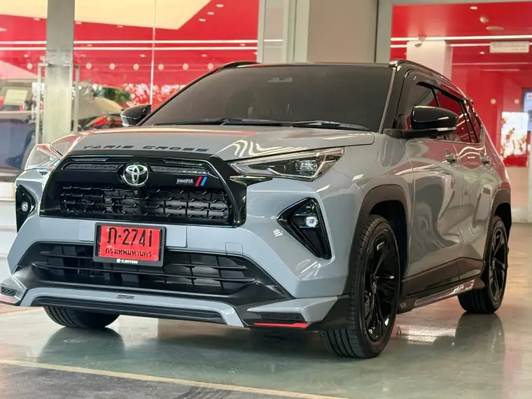 Yaris Cross สีเทา ชุดแต่งรอบคัน
